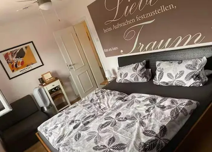 Apartamento Moeblierte Mit Balkon